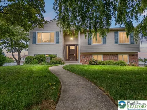 4815 Hemlock St, Wescosville, PA 18106