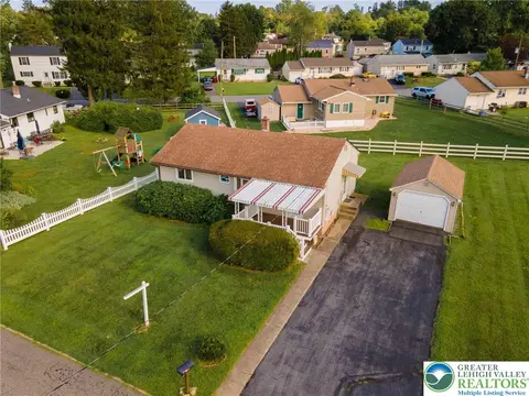430 Apple Blossom Rd, Forks Twp, PA 18040