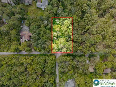 804 Evergreen Dr, Coolbaugh Twp, PA 18347