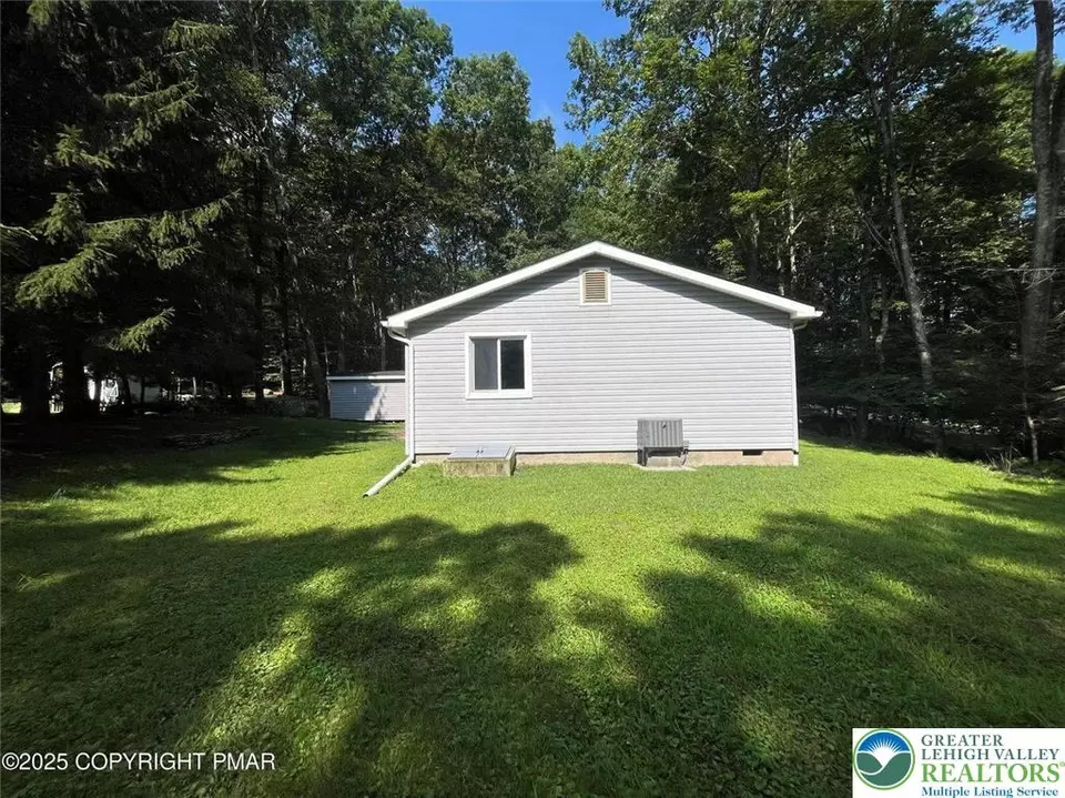 Exterior - 114 Shady Ln, East Stroudsburg, PA 18302 photo 4 of 8