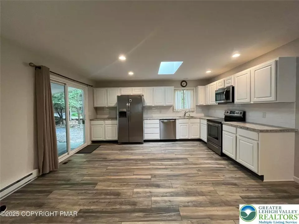 Kitchen - 114 Shady Ln, East Stroudsburg, PA 18302 photo 2 of 2