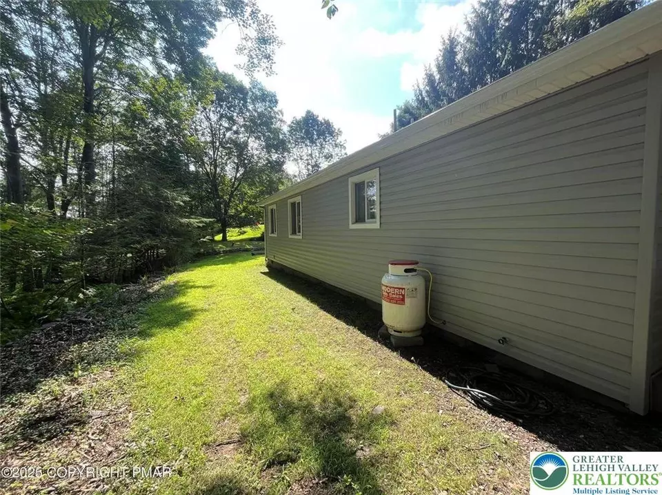 Exterior - 114 Shady Ln, East Stroudsburg, PA 18302 photo 7 of 8