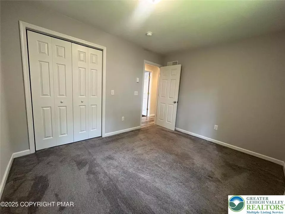Bedroom - 114 Shady Ln, East Stroudsburg, PA 18302 photo 3 of 4