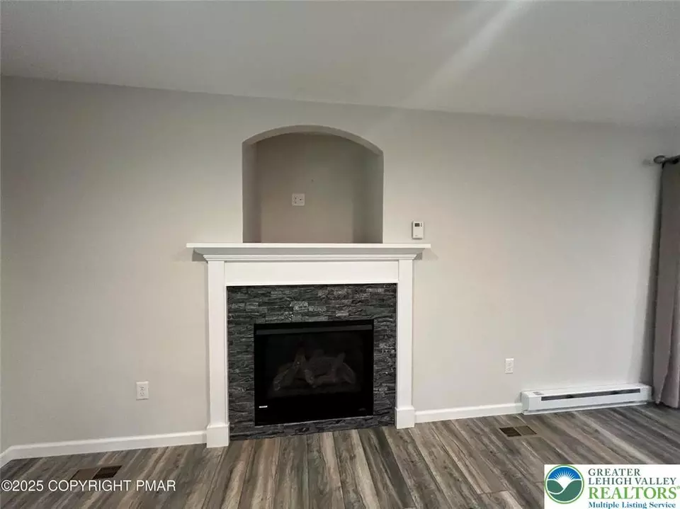 Living - 114 Shady Ln, East Stroudsburg, PA 18302 photo 3 of 3