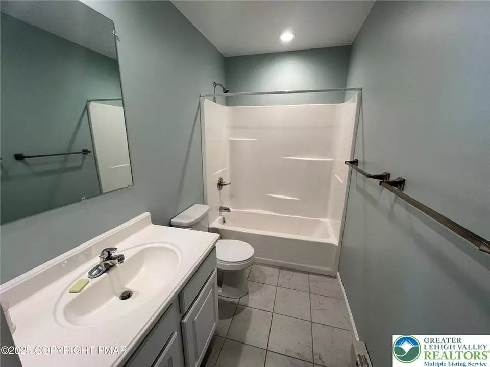 Bath - 114 Shady Ln, East Stroudsburg, PA 18302 photo 2 of 4