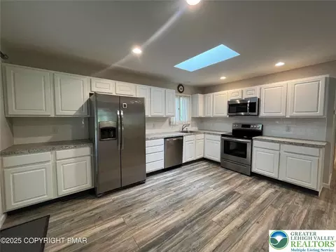 Kitchen - 114 Shady Ln, East Stroudsburg, PA 18302 photo 1 of 2