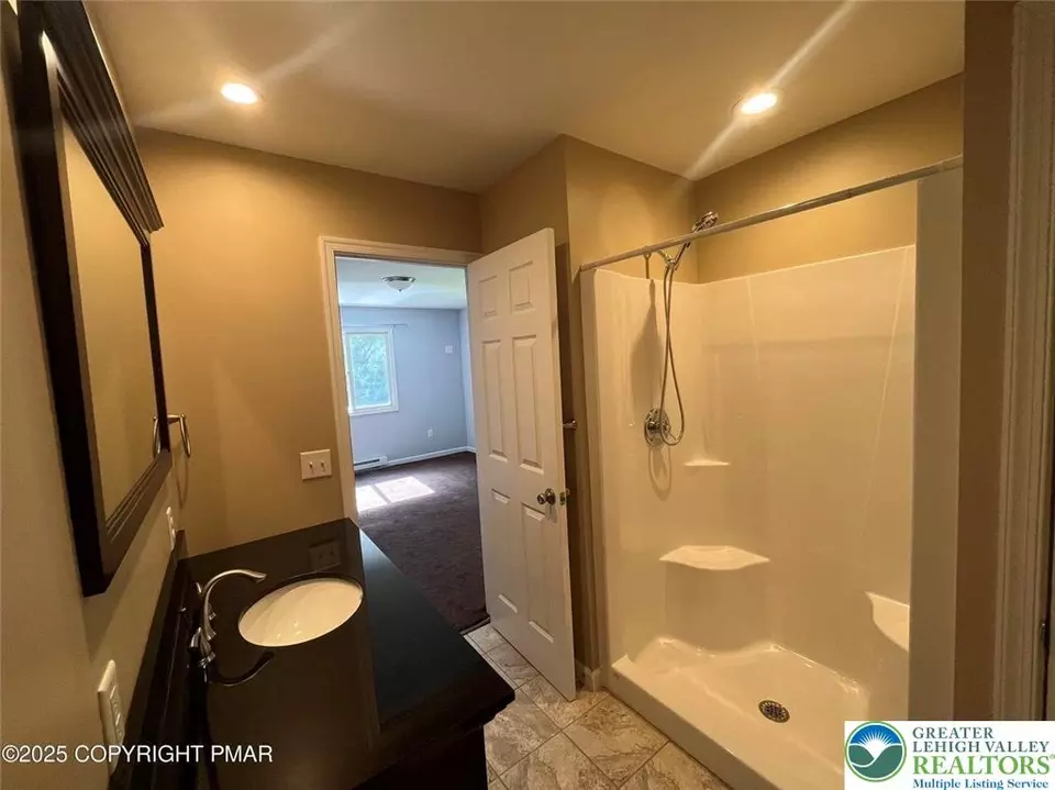 Bath - 114 Shady Ln, East Stroudsburg, PA 18302 photo 4 of 4