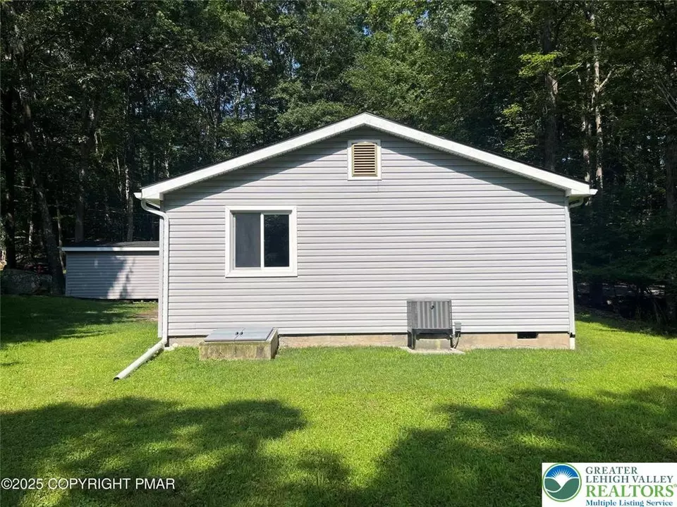 Exterior - 114 Shady Ln, East Stroudsburg, PA 18302 photo 5 of 8
