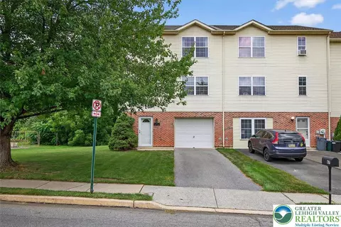65 E 2nd St, Alburtis, PA 18011