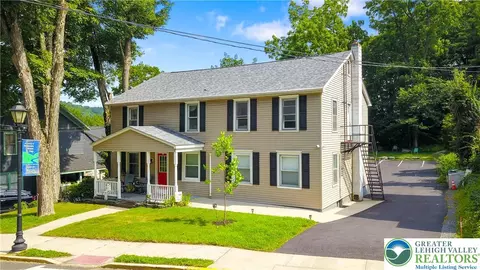 36 Main St, Delaware Water Gap, PA 18327