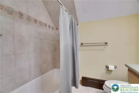 Bath - 0 Address Withheld, Wayne, PA 18436 photo 6 of 9