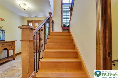 Entry Way - 0 Address Withheld, Wayne, PA 18436 photo 4 of 8
