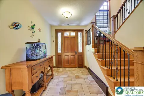 Entry Way - 0 Address Withheld, Wayne, PA 18436 photo 3 of 8