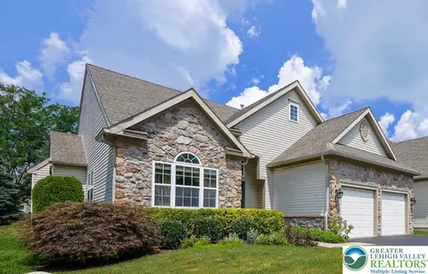 6632 Blue Heather Ct, Macungie, PA 18062