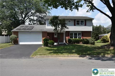 7557 Catalpa Dr, Macungie, PA 18062