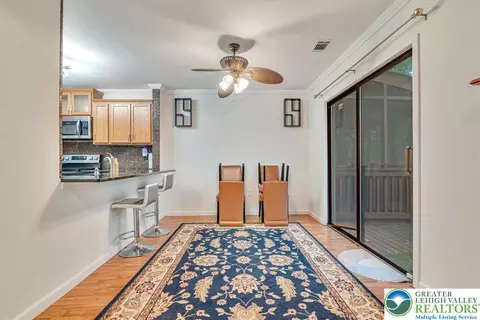 Dining - 213 Falls Cir, Saw Creek, PA 18324 photo 1 of 2