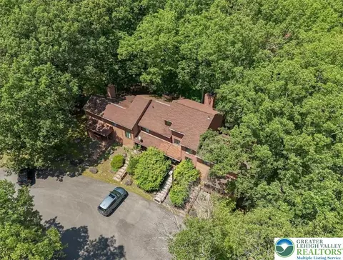 View/Area - 213 Falls Cir, Saw Creek, PA 18324 photo 1 of 6