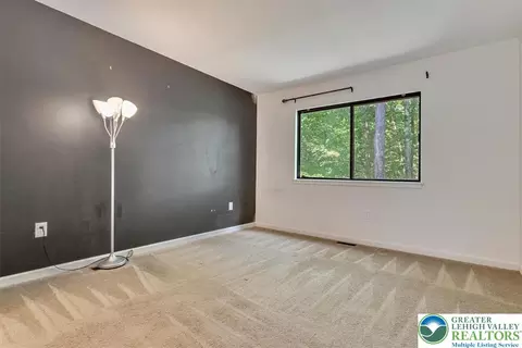 Bedroom - 213 Falls Cir, Saw Creek, PA 18324 photo 5 of 6