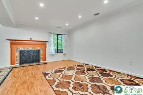 Living - 213 Falls Cir, Saw Creek, PA 18324 photo 1 of 7