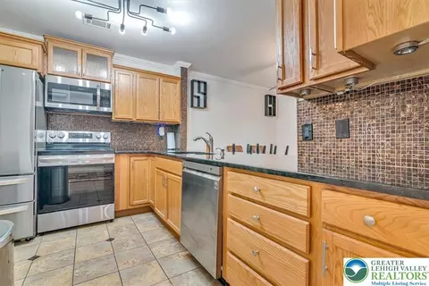 Kitchen - 213 Falls Cir, Saw Creek, PA 18324 photo 1 of 6