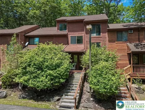 213 Falls Cir, Saw Creek, PA 18324