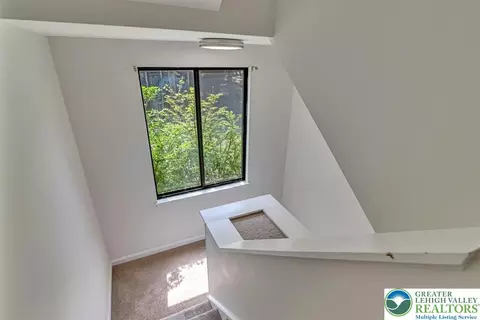 Entry Way - 213 Falls Cir, Saw Creek, PA 18324 photo 6 of 11