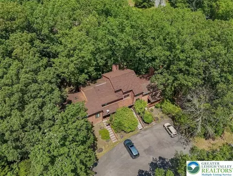 View/Area - 213 Falls Cir, Saw Creek, PA 18324 photo 2 of 6