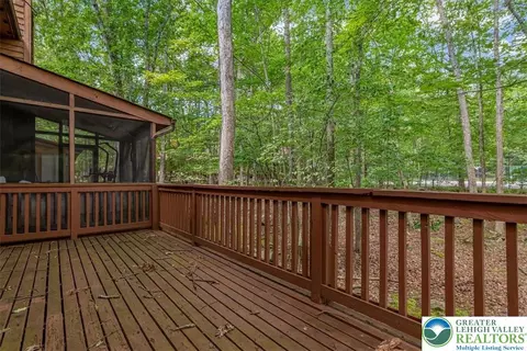 Exterior - 213 Falls Cir, Saw Creek, PA 18324 photo 4 of 5