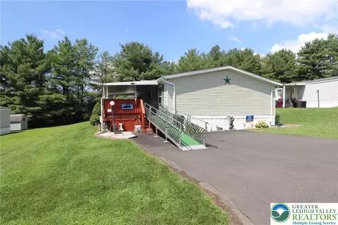 26 Blue Mountain Vw, Kunkletown, PA 18058