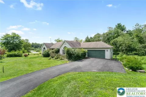 1127 Tomasula Dr, Coolbaugh Twp, PA 18466