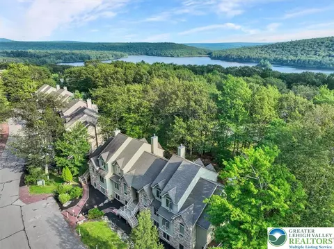 34 Mountainwoods Dr, Lake Harmony, PA 18624