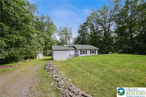 2506 Shagbark Ln, Stroudsburg, PA 18360