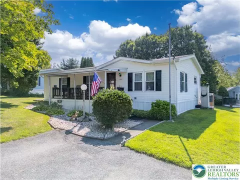 1007 Redwood Dr, Breinigsville, PA 18031