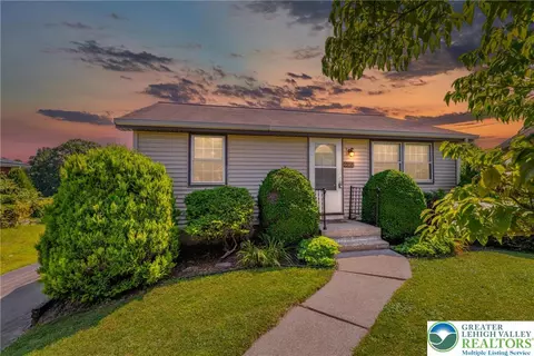 6522 Sullivan Trl, Wind Gap, PA 18091