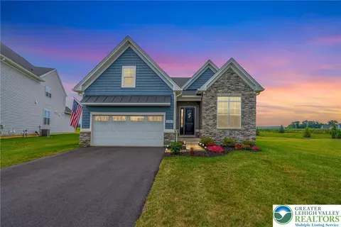 6987 Pine Ln, Bath, PA 18014
