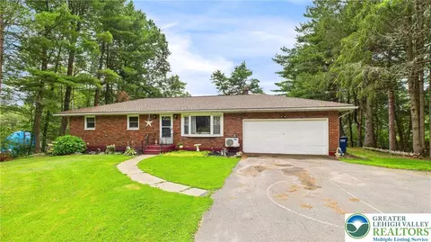 4250 Bear Creek Blvd, Luzerne, PA 18702