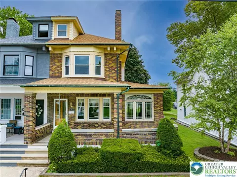 1081 Howertown Rd, Catasauqua, PA 18032