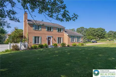 2122 Daniel St, Coplay, PA 18037