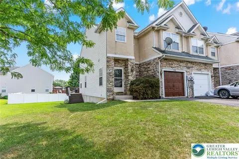 225 Maple Ct, Alburtis, PA 18011
