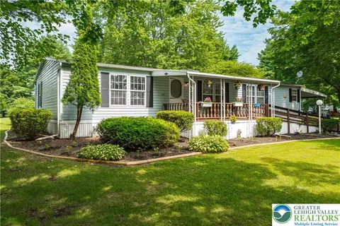 1102 Deer Xing, Breinigsville, PA 18031
