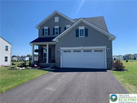 8209 Young Blvd, Fogelsville, PA 18051