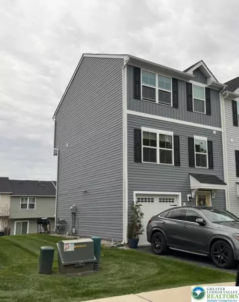 2138 Cross Country Rd, Northampton, PA 18067