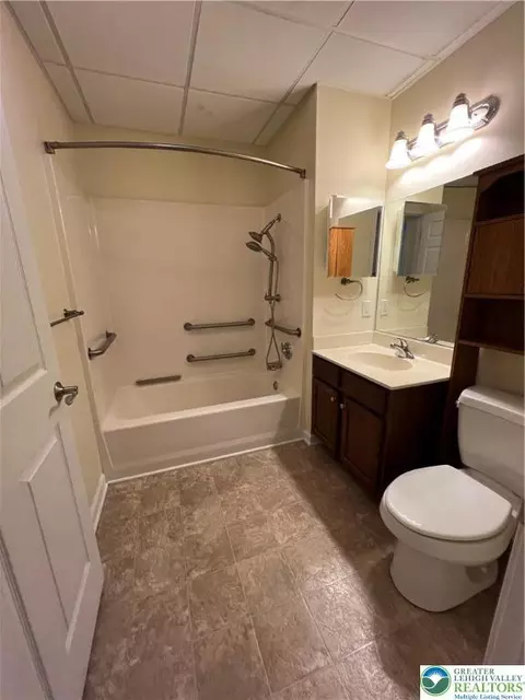 252 N Walnut St #103, Bath, PA 18014 photo 17