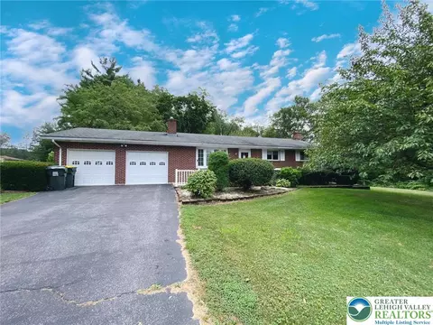 1522 Clearfield Rd, Wind Gap, PA 18091