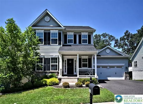 3018 Lynwood Ct, Hanover Twp, PA 18073