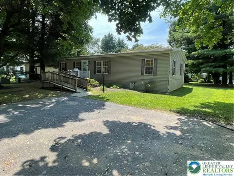 8727 Evergreen Cir, Breinigsville, PA 18031