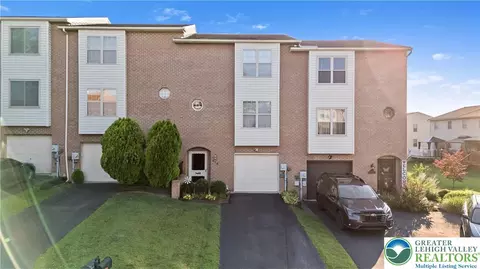 238 Flint Hill Rd, Alburtis, PA 18011