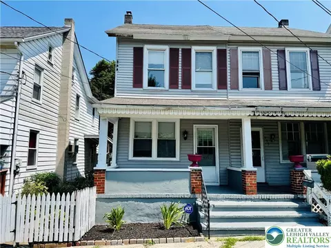 433 S Walnut St, Slatington, PA 18080