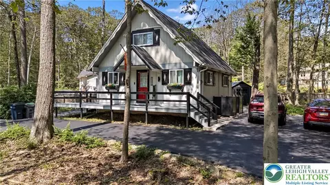 1104 Crescent Cir, Coolbaugh Twp, PA 18466