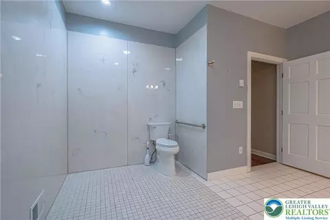 Bath - 4706 Pinehurst Cir, Bethlehem, PA 18015 photo 5 of 6